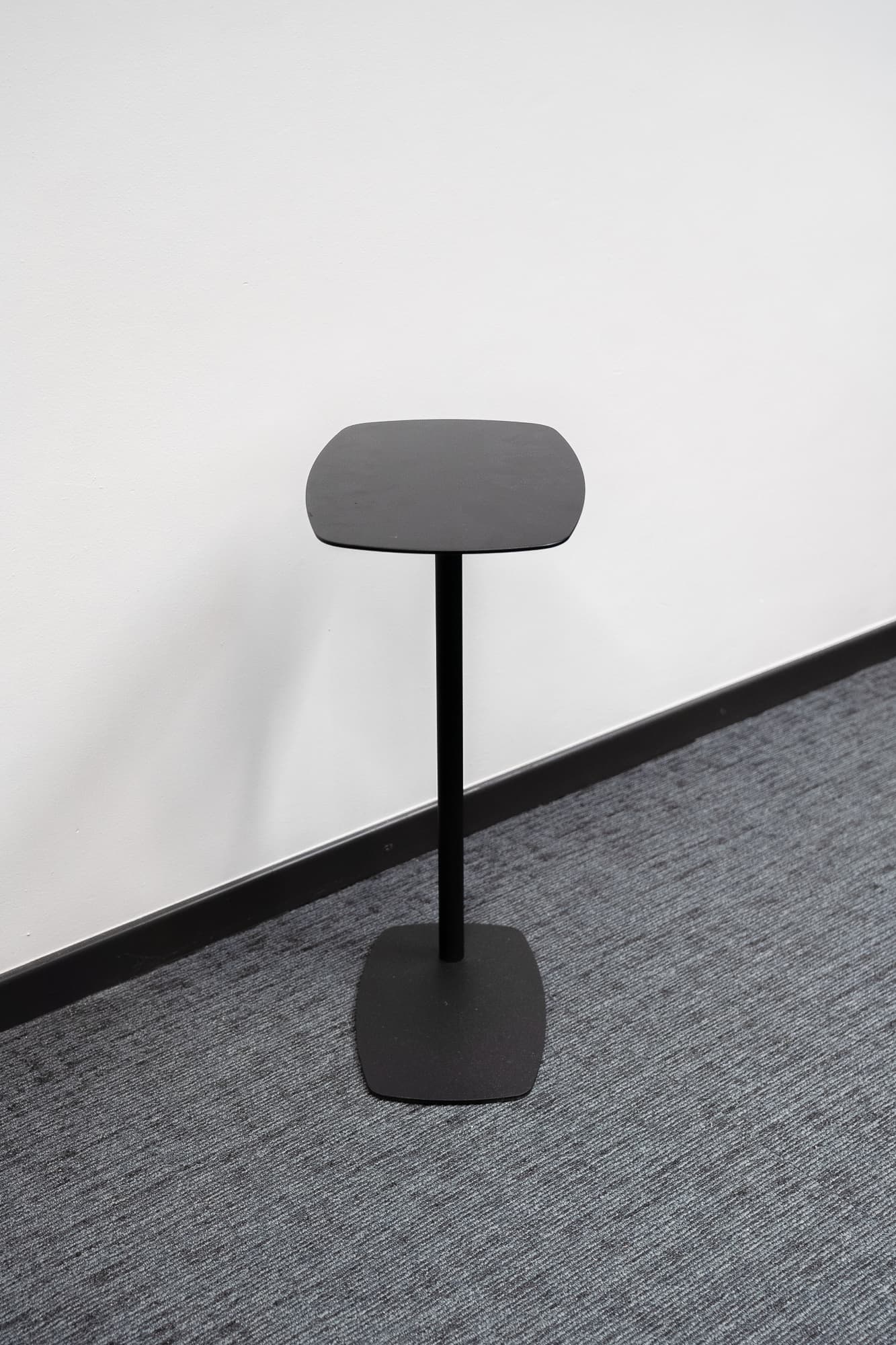 Black side table-2