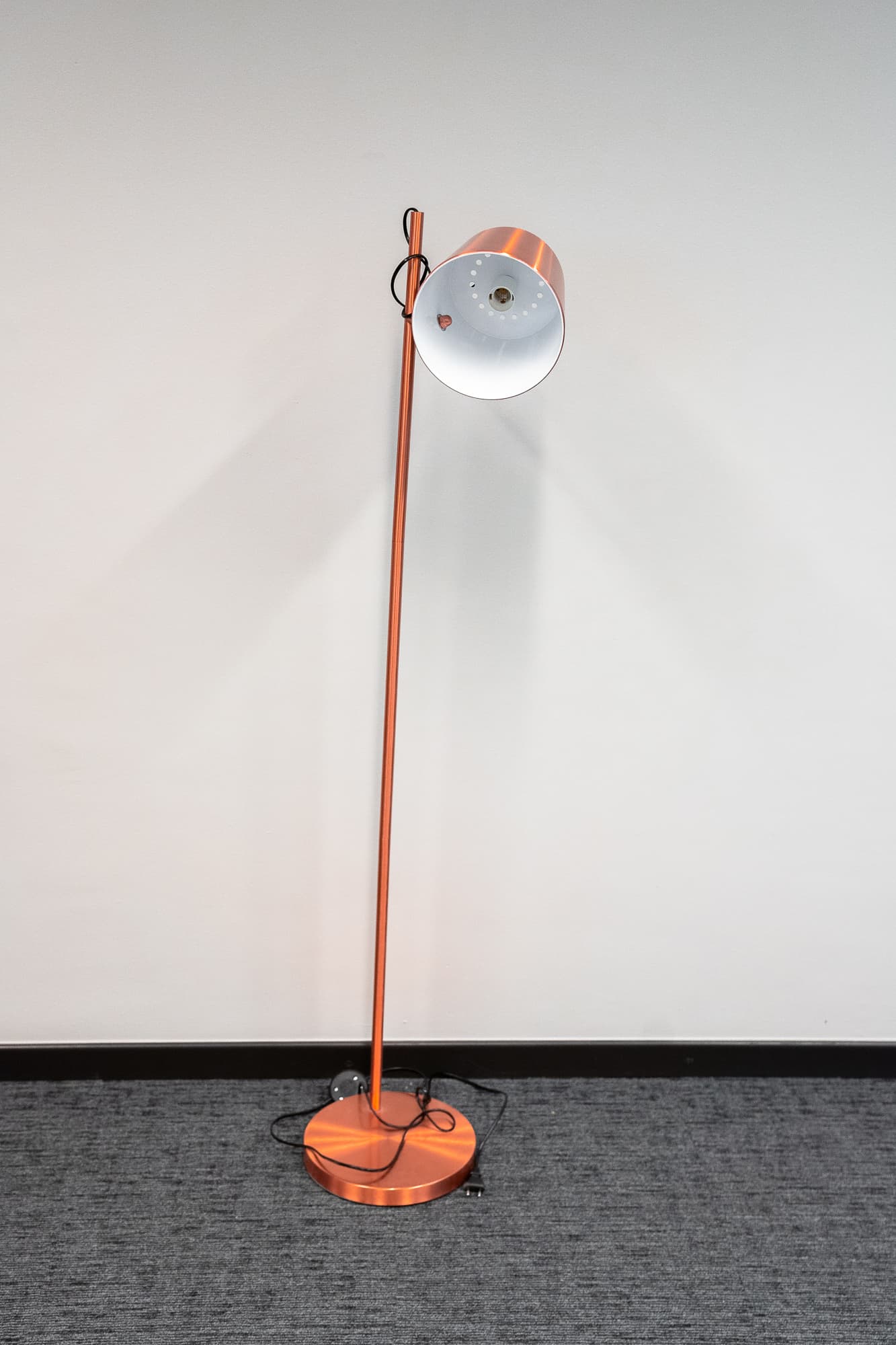 Bronze lamp on Chapeau feet