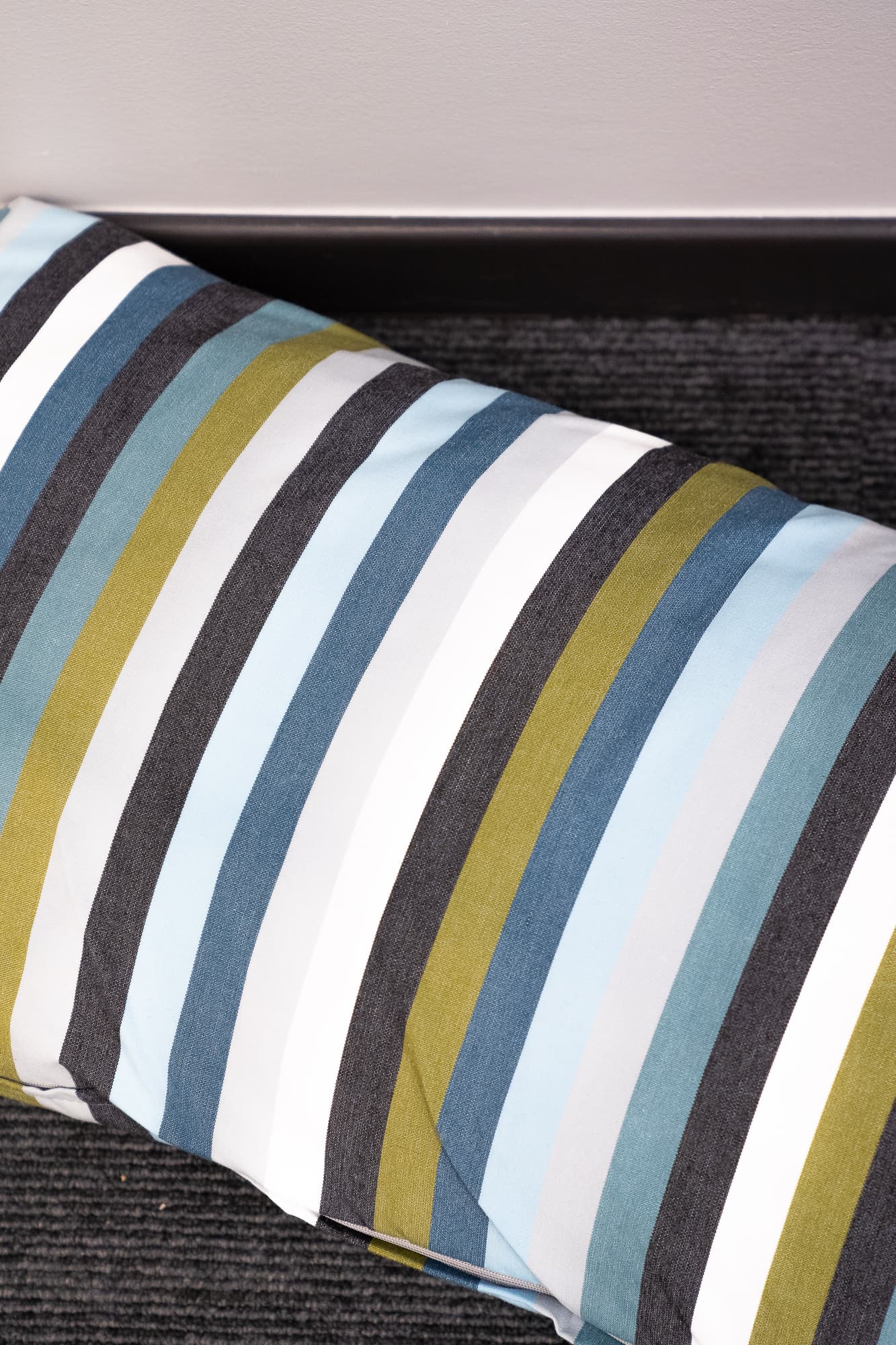 kussen met veelkleurige strepen-2